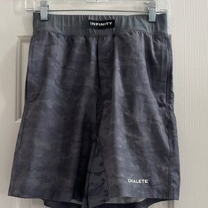 Alphalete Men's Gray Camo Athletic Shorts Gym Size Small Performance Casual